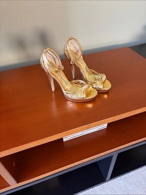 Chinese Laundry Gold Metallic Strappy Platform Heel Sandals